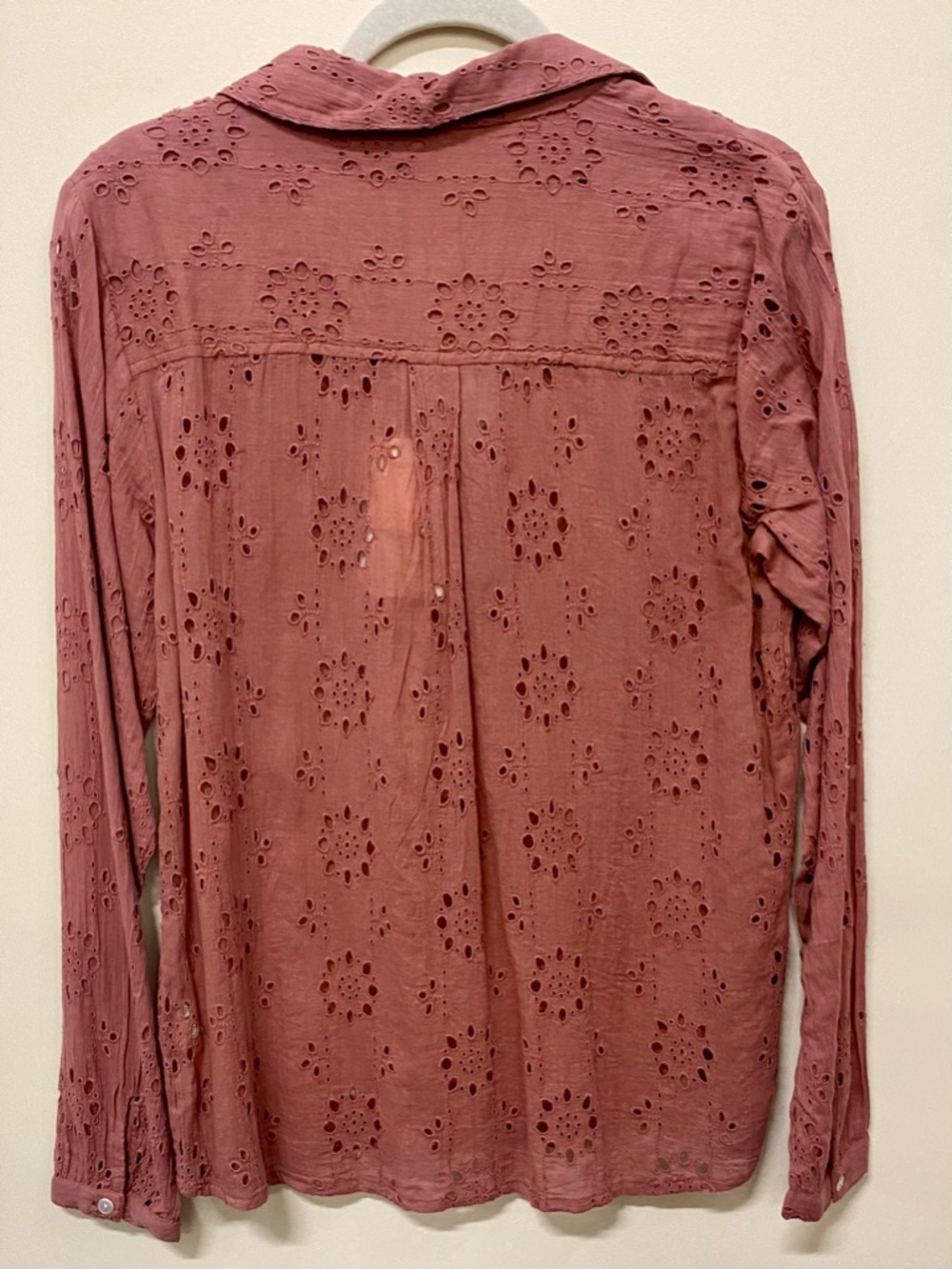 Maison Hotel Blouse - Picture 3 of 3